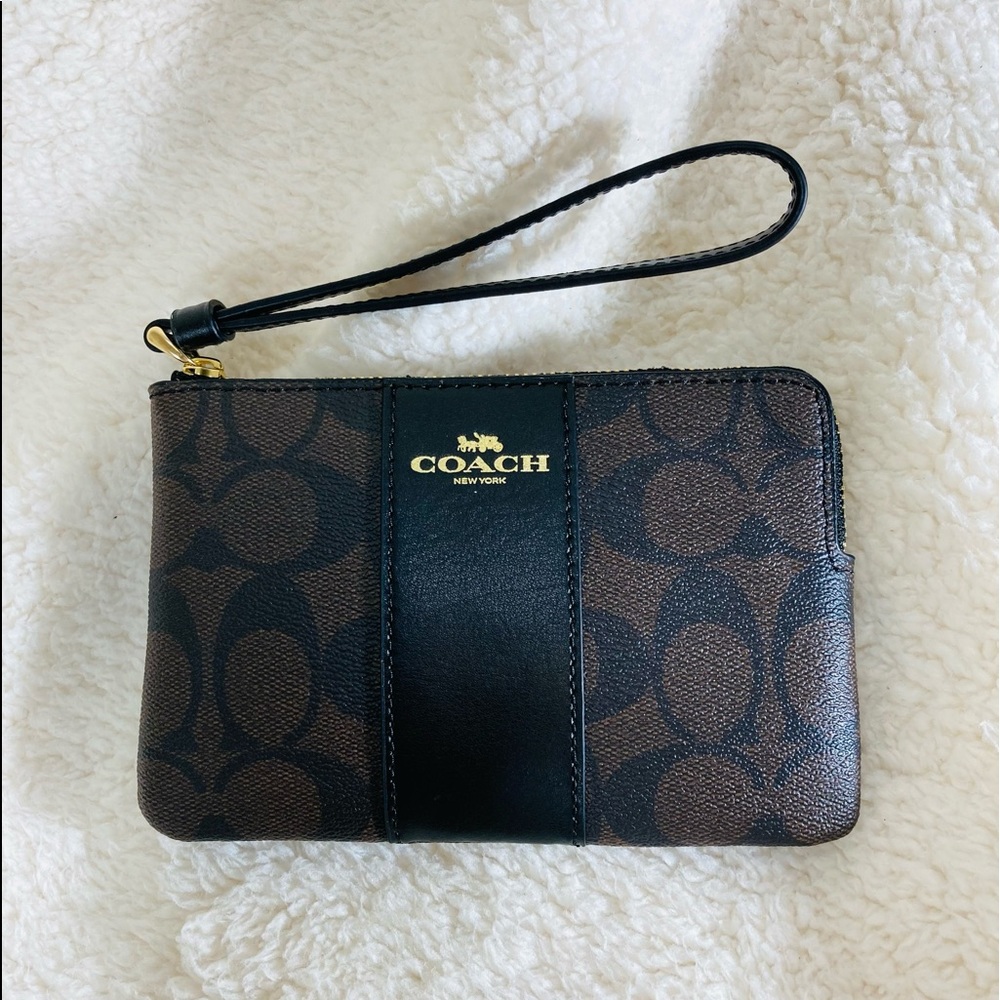 NWT Coach Signature Corner Zip Wristlet